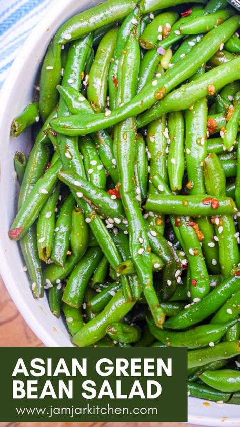 Asian green bean salad with sesame seeds Cold Green Bean Recipes, Asian Green Beans, Green Bean Salad Recipes, Green Beans Side Dish, Asian Side Dishes, Green Bean Salad, Bean Snacks, Healthy Side Dish, Green Bean Salads