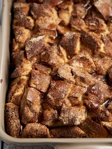 We absolutely love this Challah French Toast Casserole for weekend brunches! This easy overnight recipe is so simple to prepare and is sure to impress guests. Get the Best Baked Challah French Toast recipe on www.theworktop.com. || #challah #frenchtoast #casserole #theworktop French Toast Caserole, Challah French Toast Casserole, Challah French Toast Recipe, Challah Bread French Toast, Honey Granola Recipe, Croissant Bread Pudding, Challah French Toast, French Toast Casserole Easy, Baked French Toast Casserole