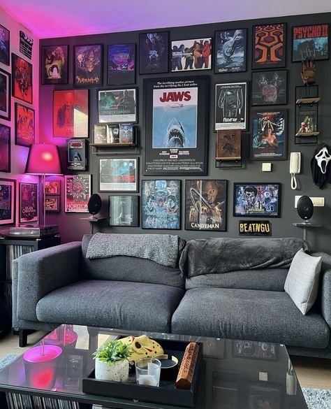 Horror Room, Home Inspo Minimalism, Deco Studio, Dream Apartment Decor, Goth Home Decor, Future Apartment Decor, Goth Home, Dark Home Decor, Dark Home