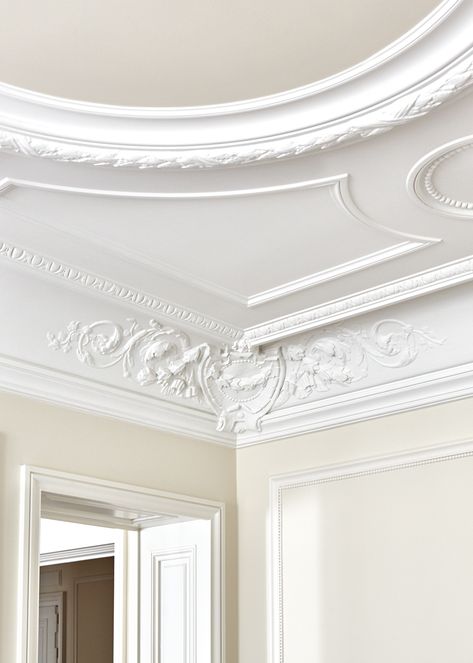 📸 Idha Lindhag #kashaparis #interiordesign #architecturedinterieure #design #paris #parisianstyle #molding Parisian Molding, Classic Ceiling Design, Ceilings Ideas, Molding Ideas, Crown Molding, Modern Interiors, Ceiling Design, Parisian Style, Contemporary House