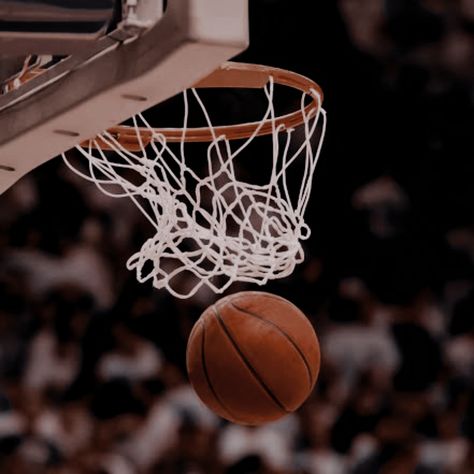 𝑹𝑰𝑽𝑬𝑹 𝑾. 𝑬𝑳𝑮𝑨𝑵 Basketball Background, Ball Aesthetic, Bola Basket, Basketball Is Life, Basketball Photography, Basketball Wallpaper, Most Popular Games, Sports Aesthetic, Love And Basketball