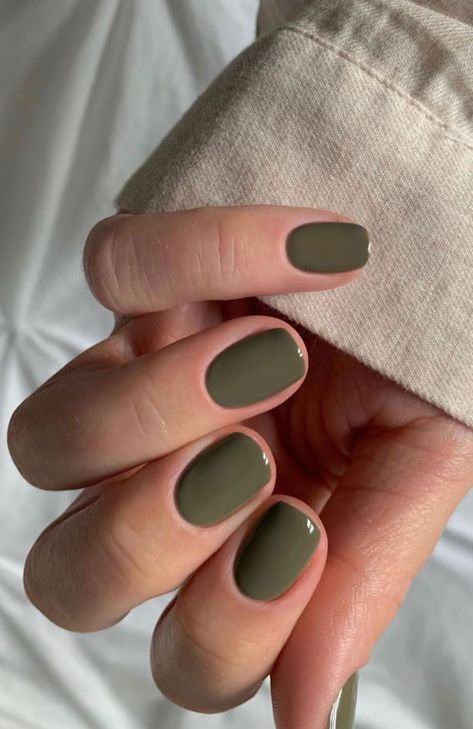 25. Green Khaki Short Nail Design Do you realize that the power of gorgeous nails make us feel like we wear beautiful jewelry on... Green Nail, Khaki Nails, Maroon Nails, Nagellack Trends, Green Nail Polish, Swarovski Nails, Her Nails, Casual Nails, Nagel Inspo