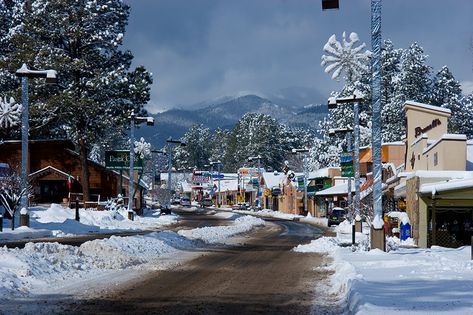 In the winter, Ruidoso, New Mexico turns into a snow-covered wonderland complete with skiing, snowboarding, snow tubing, and even horse drawn sleigh rides! Southern New Mexico, Travel New Mexico, Ruidoso New Mexico, New Mexico Usa, Mountain Vacations, Land Of Enchantment, Mountain Town, Winter Vacation, Borderlands