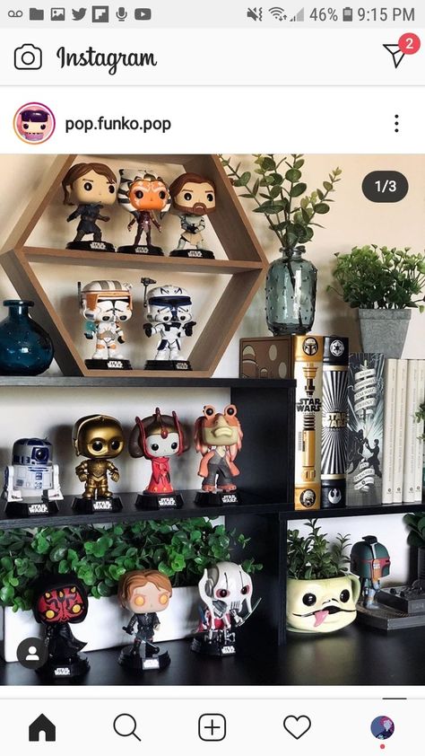 Fandom Home Decor, Cool Funko Pop Display, Display Funko Pop, Aesthetic Geek Room, Star Wars Aesthetic Decor, Funko Pop Collection Aesthetic, Funko Pop Display Ideas Bedroom, Nerd Shelf Ideas, Nerd Display Ideas