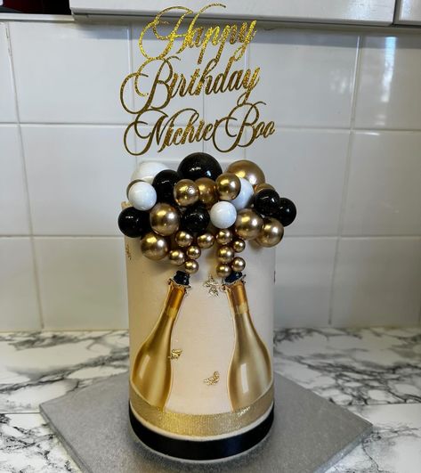 This cake is giving new yearsss partyyyy 😍😍🥂🍾 Lovely cake made by @sapphscrumchiez and the champagne bottle and cake topper made me us of course 😍 #suttoncaketoppers #southlondontoppers #croydontoppers #caketopperincroydon #caletopperinsouthlondon #caketopperinsutton #caketopperinpurley #kidstopperinlondon #caketopperssutton #caketoppersutton #toppersutton #topp #topper #cake #caketopper #caketoppers #cakedecorating #cakesofinstagram #sutton #southlondon #homebaker #love #lover #lovecake ... Champagne Bottle Cake, Champagne Birthday, Love Cake, Champagne Bottle, How To Make Cake, Cake Toppers, Champagne, Party Themes, Cake Decorating