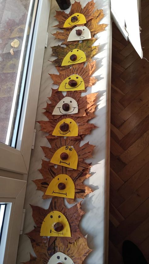 Autumn Tuff Tray Activities, Harvest Crafts For Preschoolers, Eyfs Autumn Crafts, Autumn Eyfs Activities Preschool, Woodland Animals Preschool Activities, Autumn Tuff Tray Ideas, Harvest Eyfs, Autumn Tuff Tray Ideas Eyfs, Autumn Eyfs Activities