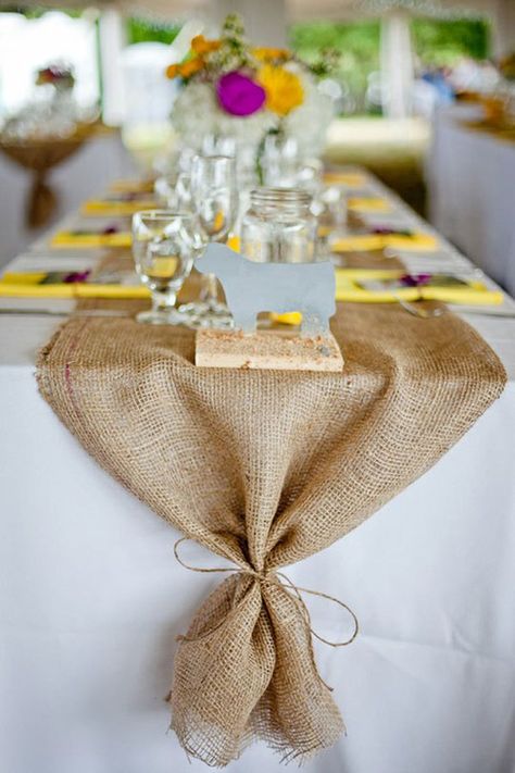 Burlap Wedding Table, Rehearsal Dinner Decorations, Wedding Runner, Burlap Runners, Rustic Table Runners, Yard Party, Burlap Table, Diy Burlap, Burlap Table Runners