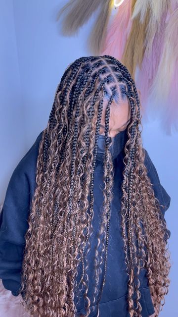 Bohemian Braids With Blonde Highlights, Boho Braids Honey Brown, Ginger Braids Light Skin, Blonde And Black Hair Braids, Boho Braids Light Brown, Light Brown Boho Braids, Long Small Braids, Light Brown Boho Knotless Braids, Colored Boho Braids