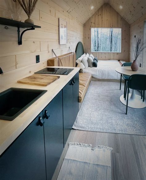 Nordic Tiny House Interior, Tiny Home Scandinavian, Tiny Scandinavian House, Scandi Tiny House, Tiny House Scandinavian, Nordic Cabin Kitchen, Airbnb Tiny House, Micro Cabin Interior, Nordic Tiny House