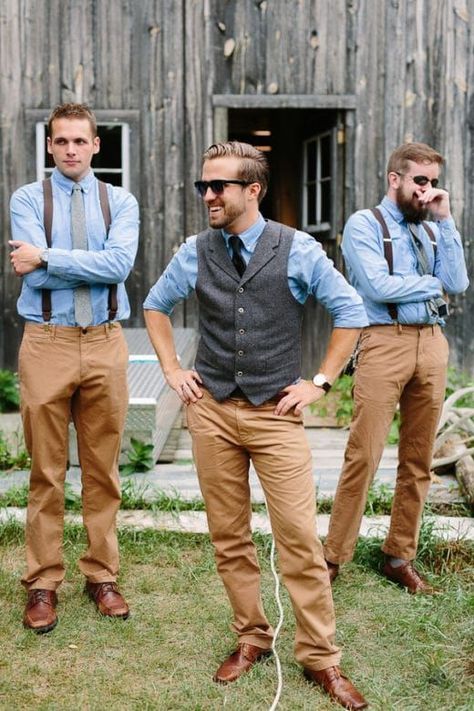 Country Backyard Wedding Groomsmen Vest, Groom Vest, Casual Chique Stijl, Rustic Groom, Wedding Vest, Casual Grooms, Wedding Waistcoats, Mens Wedding Attire, Groom Wedding Attire