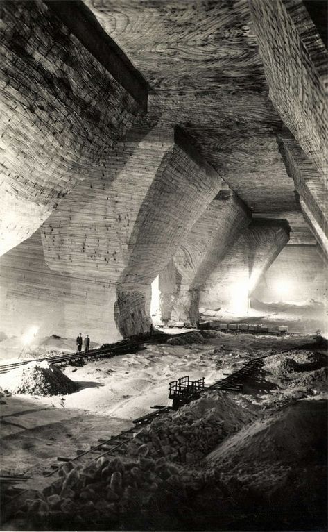 Ginormous salt mine Salt Mine, Underground Caves, Underground Cities, Ancient Mysteries, Environment Design, Another World, Abandoned Places, Historical Photos, Geology