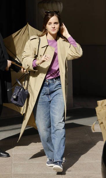 Emma Watson Outfit, Emma Watson Style Outfits, Emma Watson Street Style, Emma Watson Style Casual, Emma Watson Casual, Emma Watson Outfits, Emma Watson Style, Famous Outfits, Dad Sneakers