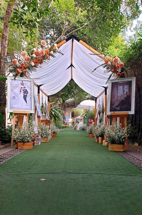 rustic wedding decor on a budget outdoor wedding decorations ideas || Amazing rustic wedding decorations Small Front Entry, Outdoor Wedding Entrance, Filipiniana Wedding Theme, Wedding Walkway, Wedding Decorations Pictures, Wedding Gate, Outdoor Tent Wedding, Destination Wedding Decor, Fun Wedding Decor