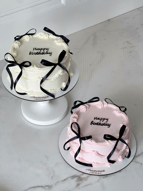 Cute 15th Birthday Cakes, Girly Cakes Birthday, Birthday Cakes For 15th Birthday, Cakes For 18th Birthday Girl, 16 Cake Ideas 16th Birthday, Tort Aesthetic, Sweet Sixteen Cakes 16th Birthday, Birthday Cake 16 Sweet Sixteen, Birthday Cake 18th Girl