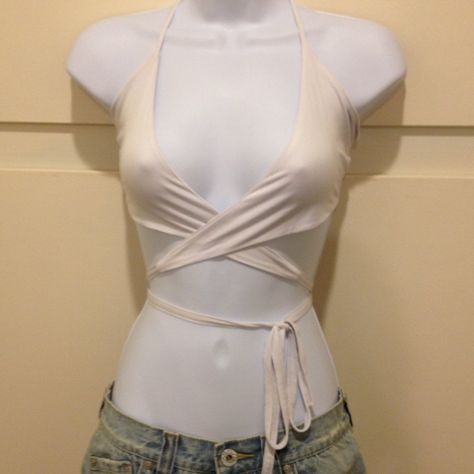 This Top Wraps Around Ties In The Front And Is Very Sexy. I Don't Remember If It Came With A Tag Or Not Since It Was Originally Bought Online (If It Did, Then The Tag Will Still Be Attached) But It Was Never Worn. Crop Top Diy Ideas, Crop Tops Diy, Diy Edgy Clothes, Tied Crop Top, Tie Tops, Chica Cool, Diy Clothes Design, Tie Front Top, Fashion Hacks Clothes