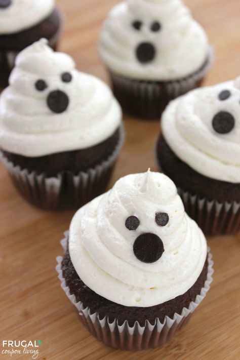 Marshmallow Buttercream Frosting Recipe, Truffles Oreo, Oreo Marshmallow, Halloween Truffles, Marshmallow Buttercream Frosting, Marshmallow Fluff Frosting, Halloween Food Cupcakes, Halloween Oreos, Cupcakes Easy