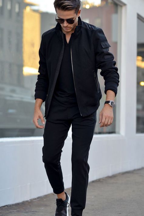 All black stylish men's clothing Dresses With Tennis Shoes, Black Sneakers Outfit, Full Black Outfit, Sneakers Outfit Men, Black Outfit Men, Good Vibes Shirt, Big Men Fashion, Mens Fashion Blog, All Black Outfit