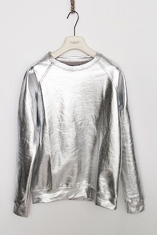 Silver sweatshirt instead of bulky rounded body casing                                                                                                                                                      More Looks Hip Hop, Silver Sweater, Cooler Look, Looks Street Style, Carrie Bradshaw, Prince Charming, Inspiration Mode, Looks Style, Mode Inspiration