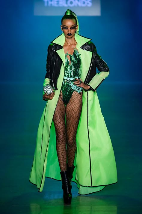 The Blonds Spring 2019 Runway - theFashionSpot The Blonds, Cyberpunk Fashion, Neon Fashion, Futuristic Fashion, Disney Villains, Mode Inspiration, Large Fashion, Stage Outfits, Fashion Week Spring