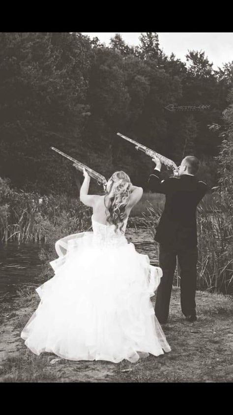 black and white wedding photo, women in big puffy white wedding gown shooting a camo patterned shotgun with male groom in black tuxedo shooting a camo patterned shotgun Ely, Country Couples, Country Wedding Pictures, Country Couple Pictures, Bridesmaids Shoes, Country Western Wedding, Country Wedding Photos, Western Style Wedding, Western Themed Wedding