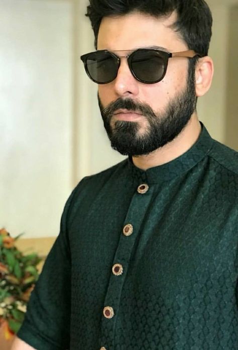 Raees Movie, Pathani Suit For Men, Traditional Indian Mens Clothing, Pathani Suit, Indian Wedding Clothes For Men, Fawad Khan, Sherwani For Men Wedding, Boys Kurta Design, Wedding Kurta For Men