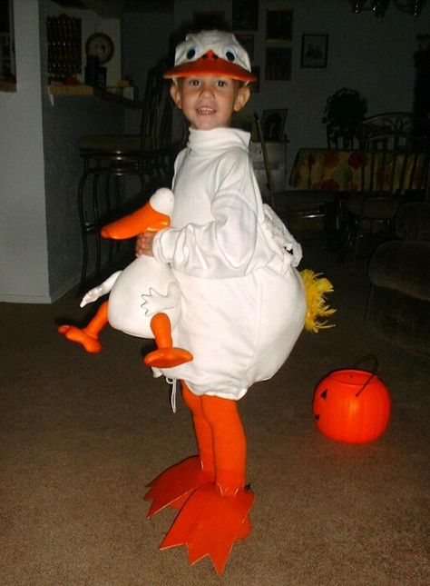 Duck costume Diy Goose Costume, Duck Costume Diy, Charlotte Web Costume, Goose Costume, Duck Costume, Duck Costumes, Goose Clothes, Duck Pins, Diy Costumes Kids