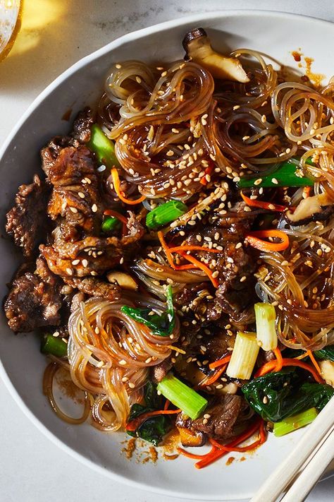 Party Dinner Ideas, Korean Japchae, Japchae Recipe, Gluten Free Sweet Potato, Potato Noodles, Recipes Healthy Dinner, Sweet Potato Noodles, Dinner Recipes Healthy, Party Dinner