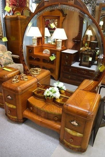 Art Deco Bedroom Furniture, Waterfall Vanity, Etched Mirror, Table Vanity, Art Deco Bedroom, Dressing Table Design, Bed Furniture Design, Dressing Tables, Deco Furniture