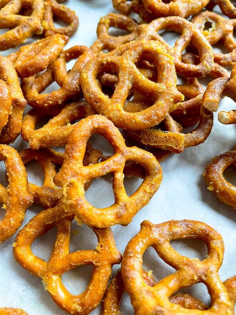 Honey Mustard Pretzels - Cook Fast, Eat Well Honey Mustard Pretzels Recipe, Mustard Pretzels Recipe, Flavored Pretzels, Spiced Pretzels, Mustard Pretzels, Honey Mustard Pretzels, Honey Mustard Dip, Cinnamon Sugar Pretzels, Honey Mustard Glaze