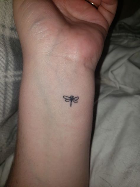 Dragonfly Wrist Tattoo, Tattoo Simplistic, Stick Tattoo, Stick Poke Tattoo, Stick N Poke, Handpoke Tattoo, Stick N Poke Tattoo, Doodle Tattoo, Cute Little Tattoos