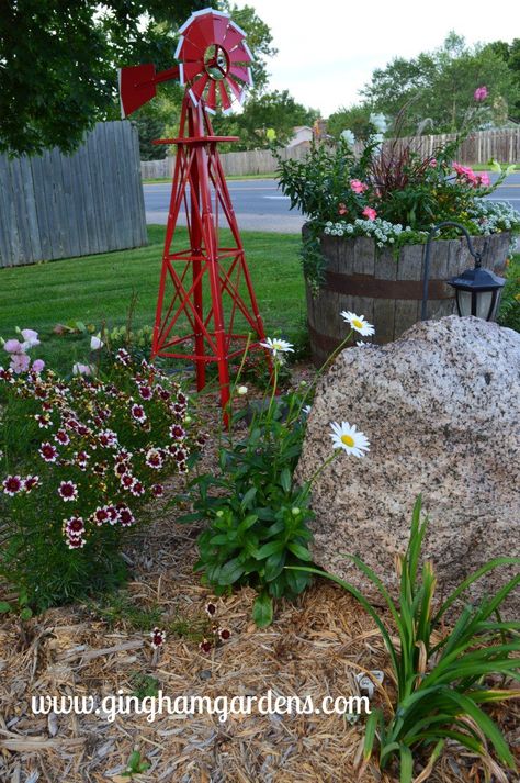 Garden Vignettes, Shasta Daisy, Garden Windmill, Windmill Decor, Flower Garden Ideas, Perennial Flowers, Garden Makeover, Vintage Garden Decor, Flower Landscape