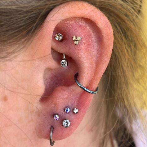 Top Lobe Piercing, Vertical Stacked Lobe Ear Piercings, Multiple Lobe Piercings, Stacked Ear Lobe Piercing, High Lobe Piercing, Stacked Lobes, Stacked Lobe Piercing, Stacked Lobe, Constellation Piercings