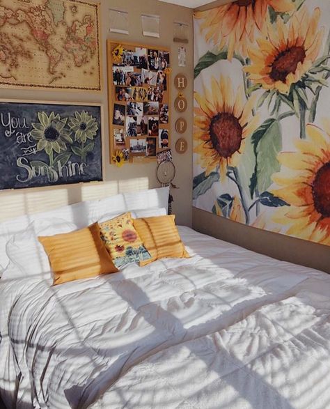 Unique Dorm Room, College Bedroom Decor, College Bedroom, Cool Dorm Rooms, Yellow Room, Dorm Room Inspiration, Dorm Room Essentials, Room Deco, Teen Bedroom Decor