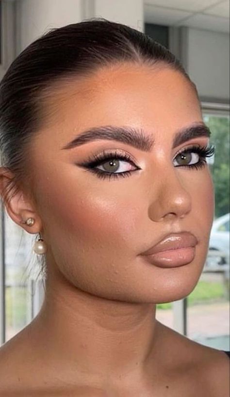 Glam Bride Makeup, Glossy Lips Makeup, Ball Makeup, Natural Prom Makeup, Prom Eye Makeup, Prom Makeup Looks, Eye Makeup Styles, Celebrity Makeup Looks, Formal Makeup