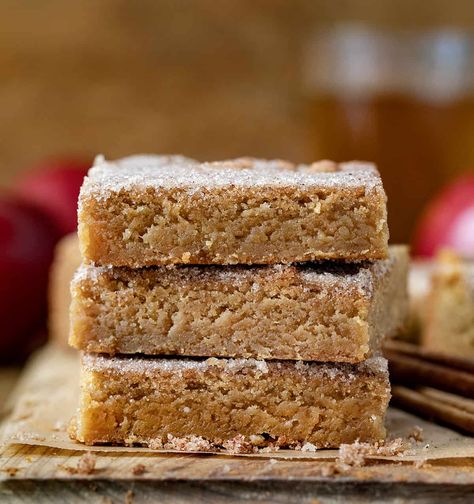 Nutrition Show Nutrition Info Apple Cider Donut Blondies, Apple Cider Desserts Easy, Caramel Apple Blondies, Apple Cider Bar, Cider Bar, Blondie Bar, Inside Cake, Apple Cider Recipe, Homemade Apple Cider