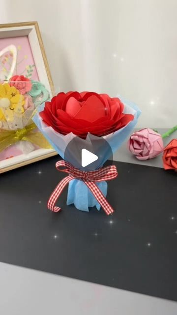 Origami Rose Flower, Origami Flower Bouquet, Rose Flower Bouquet, Trending Crafts, Embroidery Hoop Art Diy, For My Best Friend, Origami Rose, School Creative, Flower Bouquet Diy