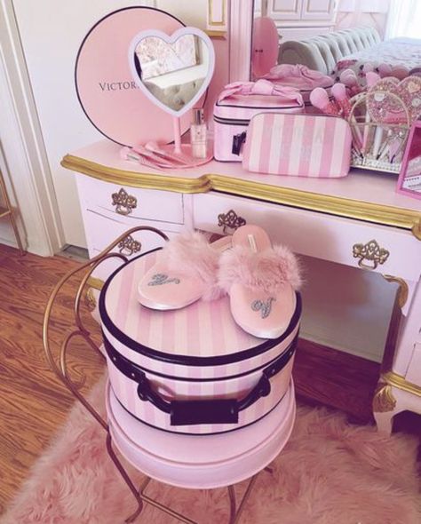 Victoria Secret Room, Victoria Secret Bedroom, Vs Aesthetic, Rosy Blog, Secret Bedroom, Secret Aesthetic, Girly Bedroom Decor, Beauty Rooms, Pink Office Decor