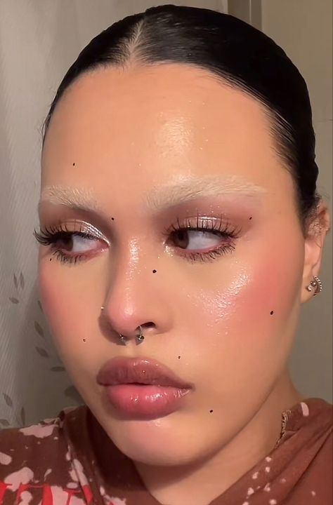 Bleached brow makeup Bleached Brow Makeup, Bleached Eyebrows, Dope Makeup, Perfect Beauty, Bold Makeup, Baddie Makeup, Brow Makeup, Makeup Obsession, Editorial Makeup