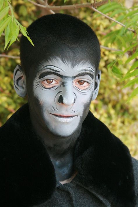 gorilla makeup Monkey Face Paint, Monkey Costumes, Carnival Makeup, Theatrical Makeup, Dramatic Makeup, Face Painting Halloween, Face Painting Designs, Stage Makeup, Halloween Costumes For Teens