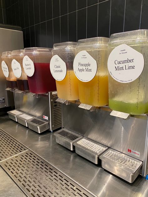 Healthy drinks Juice Pop Up Store, Juice Business Ideas, Juice Cart, Juice Bar Interior, Juice Business, Kfc Inspired Recipes, Juice Cafe, Food Stall Design, Juice Bar Design