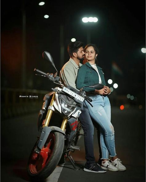 Couple Road Photoshoot, Pre Wedding Bike Poses, Bike Couple Poses, Bike Shoot Photo Ideas, Bike Pre Wedding Shoot, Biker Photoshoot Couple, Couple Bike Photoshoot, Couples Candid Photography, Pre Wedding Photoshoot Props