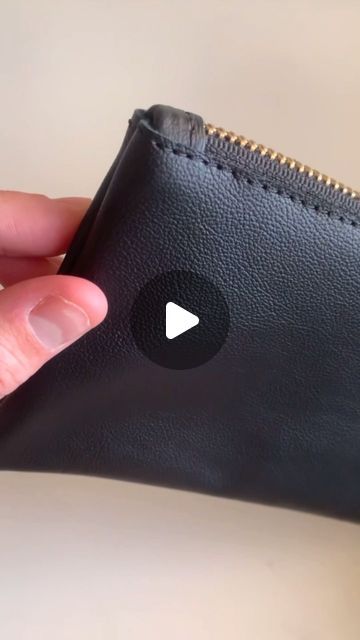 Made | Sarah Black on Instagram: "Part 2 🤐 Sewing fabric to 1 zipper end.  I'm using a leather bag that I make often in my shop for this example. This method is very common for fabric bags with separate outside and lining pieces.  What makes this different than the sewing in Part 1 is that the fabric/leather hugs around the end of the zipper and leaves a small gap when you finish sewing the bag.  I hope this one made sense 🤞🏽🤞🏽  And I hope it's a helpful method for both leather and fabric makers 🙏🏽  Lmk what you think!" Laptop Bag Diy Tutorials, Small Bag With Zipper, Bag Zipper Tutorial, Sewing Leather Bags Tutorials, How To Sew Zipper On Bag, Leather Purse Diy, Diy Leather Tote Bag, Diy Leather Tote, Diy Laptop Bag