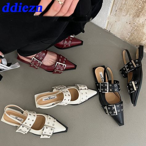 Heels Patterns, Modern Sandals, Buckles Fashion, Slingback Flats, Flats Sandals, Point Shoes, Buckle Shoes, Slingbacks, Pointed Toe Shoes