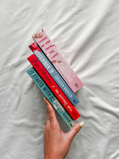 Book Review Photography, Tbr Pile Aesthetic, Bookstagram Aesthetic Colorful, Book Photo Inspiration, Reader Astethic, Simple Bookstagram Ideas, Book Asthetics Photos For Instagram, Book Creative Ads, Library Instagram Pictures