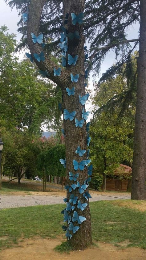 Blue Deck, Pool Shower, Aesthetic Garden, Garden Whimsy, Garden Aesthetic, Garden Art Sculptures Diy, Garden Deco, Garden Artwork, Garden Art Projects