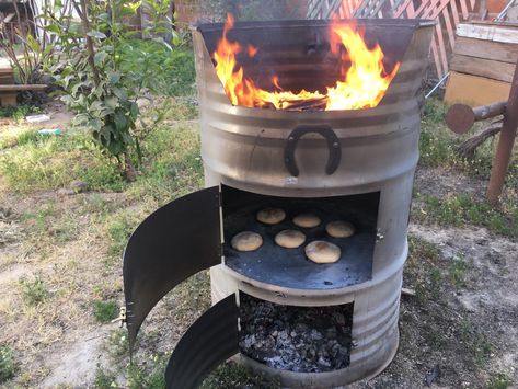 DIY wood oven made from metal barrel - Imgur Diy Wood Oven, Burn Barrel, Barrel Stove, Oven Diy, Bbq Wood, Oven Design, Barrel Projects, Diy Bbq, Wood Oven