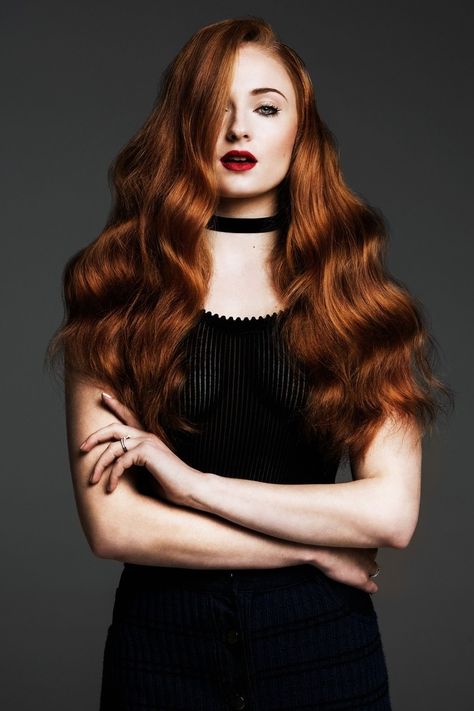 Sophie Turner Mia Devlin candidate #threesisterstrilogy Red Hair Celebrities, Justin Campbell, Sophia Turner, Rose Leslie, Lena Headey, Hair Blond, Gra O Tron, Dark Phoenix, Long Red Hair