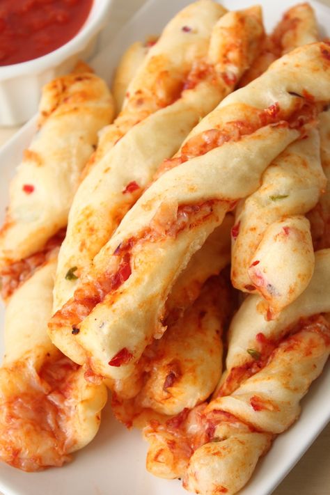 Pizza Twists, Kid Recipes, Breads & Buns, Pretzel Sticks, Pizza Pie, Good Pizza, Best Appetizers, Christmas Gingerbread, Pizza Dough