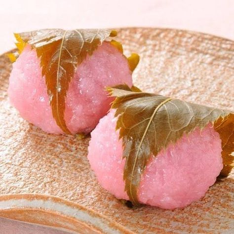 Sakura Mochi, Spring In Japan, Japanese Dessert, Food Vids, Japanese Sweets, Japan Food, Rice Cakes, Desert Recipes, Beautiful Food