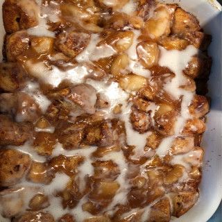 Cinnamon Roll Breakfast Bake, Apple Pie Filling Desserts, Apple Cinnamon Roll Bake, Cinnamon Roll Breakfast, Sweet Breakfast Casserole, Cinnamon Roll Apple Pie, Baked Cinnamon Apples, Cinnamon Biscuits, Cinnamon Roll Casserole